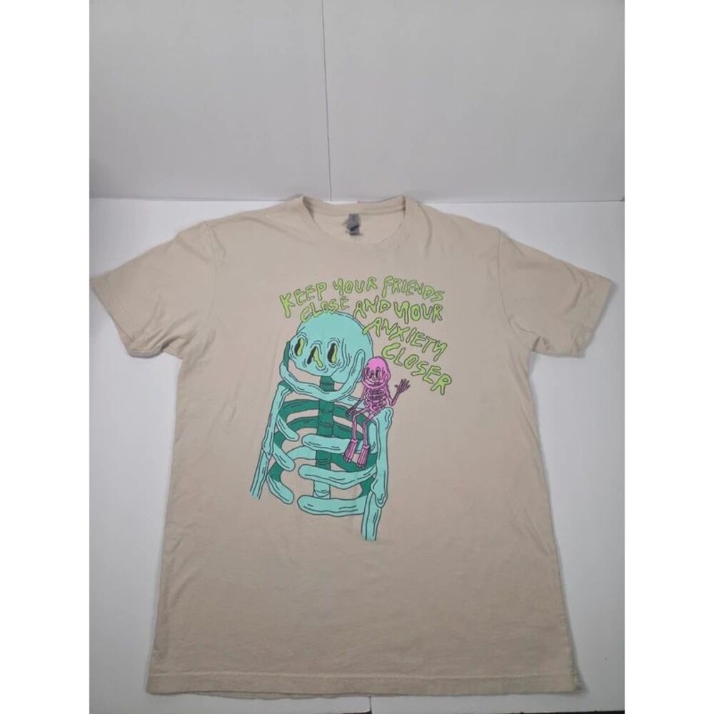 Funny Keep Your Friends Close Graphic T-Shirt Size L